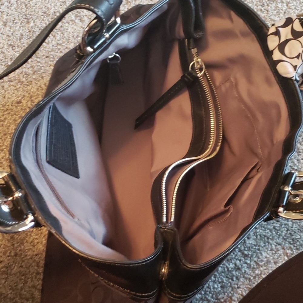 Black Coach bag with scarf - Picture 5 of 8
